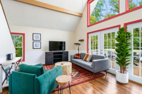 Hot Tub, Fire Pit, Deck, Grill, WiFi, Dog-Friendly